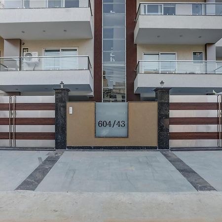 Готель Collection O The Doors Near Appu Ghar Ґурґаон Екстер'єр фото